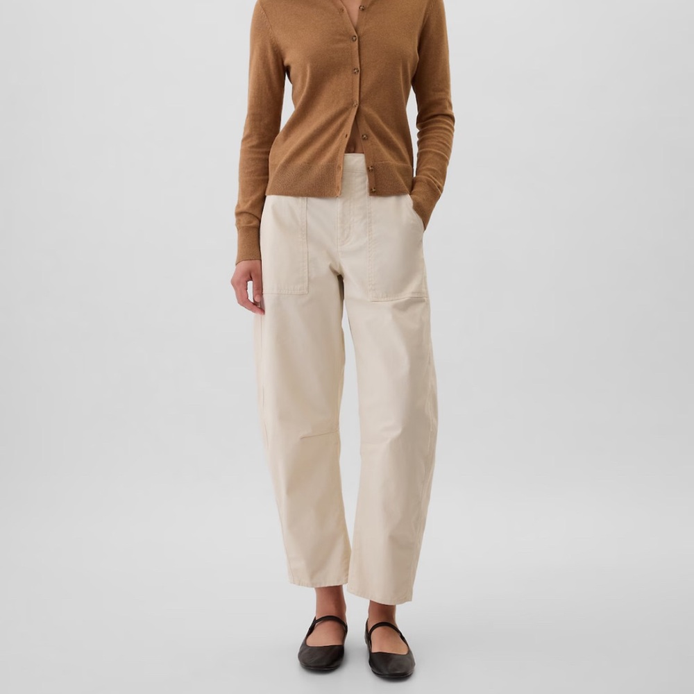 Gap NWT Barrel Leg Khaki Pants